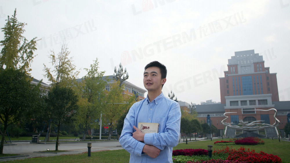 圍觀：四川文化產(chǎn)業(yè)職業(yè)學(xué)校宣傳片拍攝進入尾聲