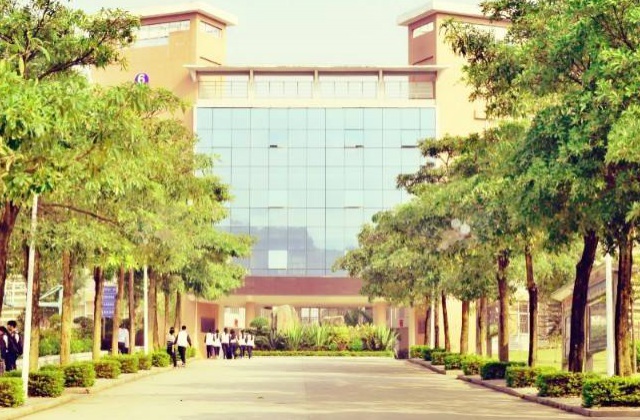 畢業(yè)季清華大學(xué)、江漢大學(xué)高校相繼推出校園招生宣傳片